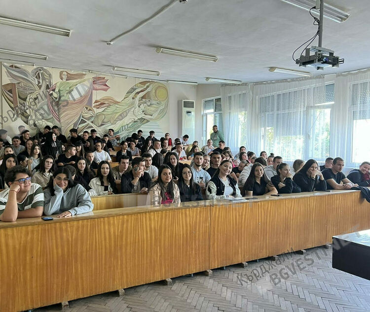 Форум „Пазители на традициите“ в професионалната гимназия по икономика "Алеко Константинов"