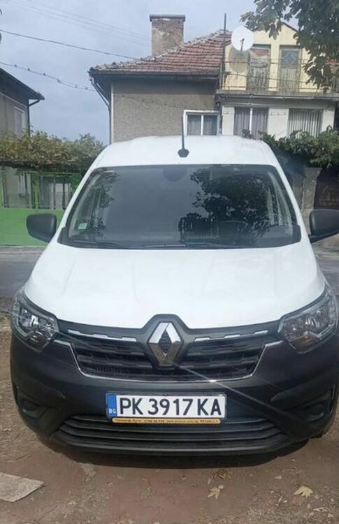 Нов лекотоварен автомобил закупи Община Радомир за разнос на храна 