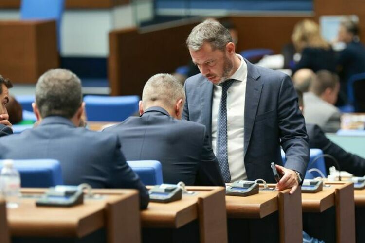 Окончателно: Парламентът прие либерализацията на енергийния пазар за битовите потребители