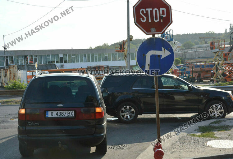 Жена пострада при катастрофа между Кадилак и Форд