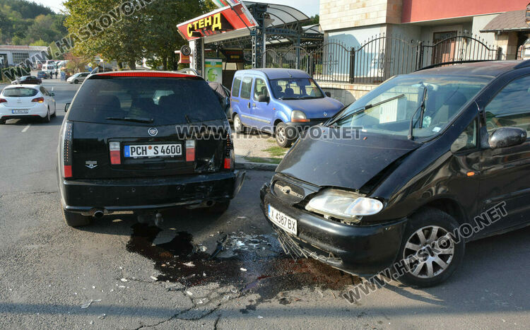 Жена пострада при катастрофа между Кадилак и Форд