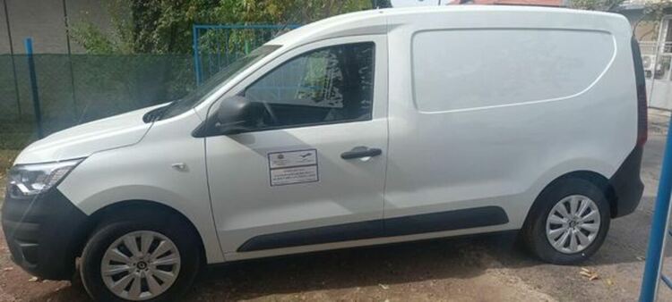 Нов лекотоварен автомобил закупи Община Радомир за разнос на храна 