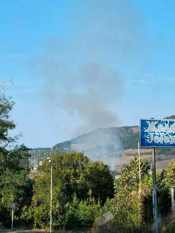 Пожар обвхвана 30 дка площ, шестима огнеборци го потушиха