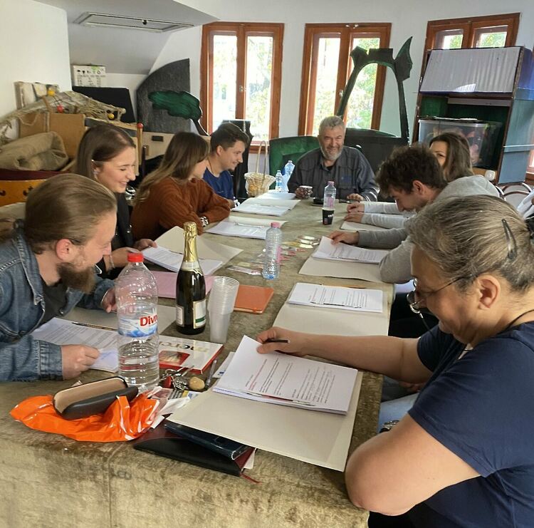 сн: ФБ  Театър "Ив. Димов". Снимки от първия ден на работния процес на местната трупа с Теди Москов