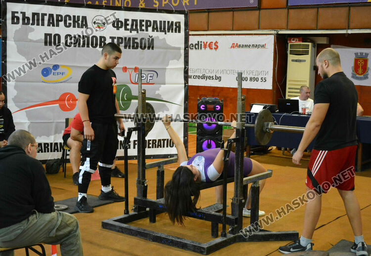 66 състезатели се включиха в шампионата по вдигане от лег