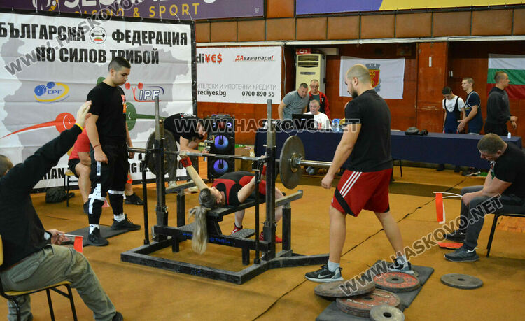 66 състезатели се включиха в шампионата по вдигане от лег