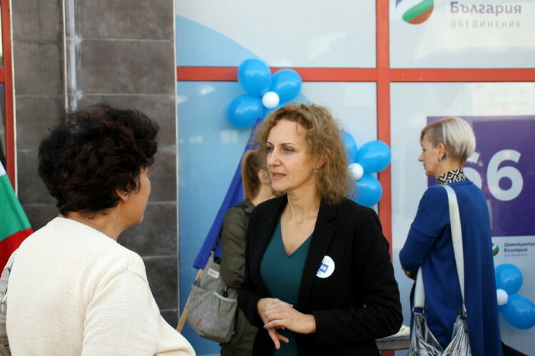 6 кандидати с № 66 за Димитровград представи „Демократична България“