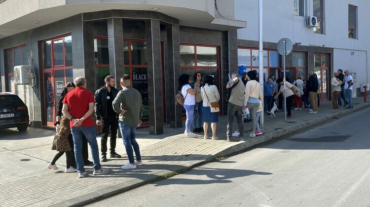 6 кандидати с № 66 за Димитровград представи „Демократична България“