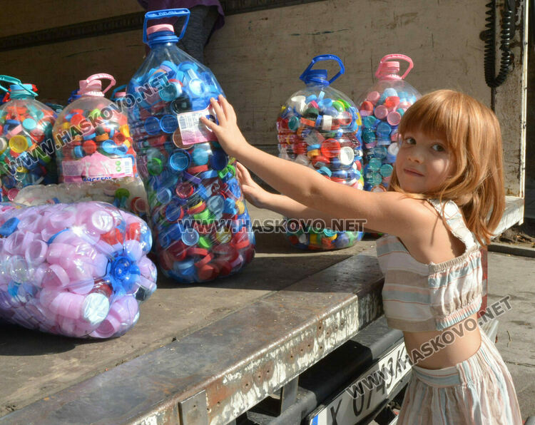 Грамоти за дарителите от Хасково на „Капачки за бъдеще“