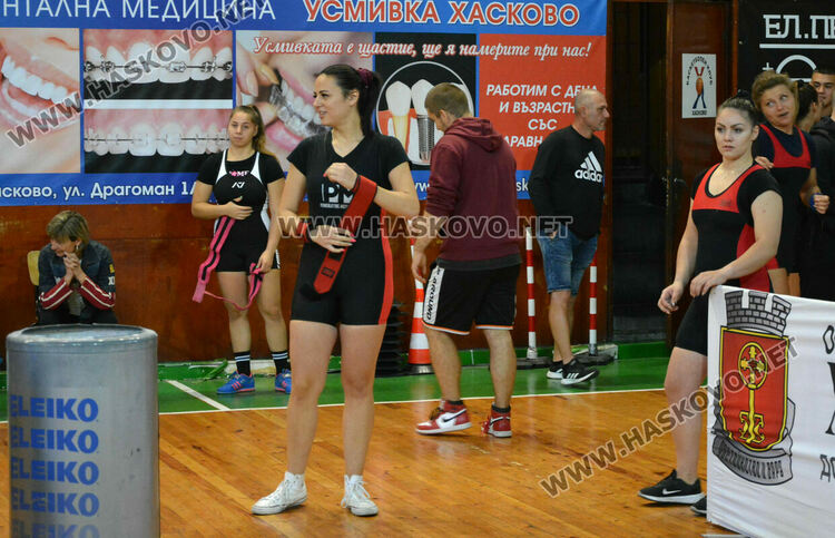 66 състезатели се включиха в шампионата по вдигане от лег