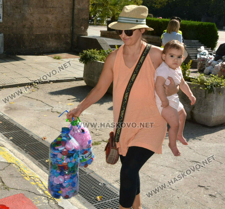 Грамоти за дарителите от Хасково на „Капачки за бъдеще“