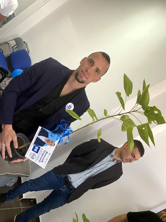 6 кандидати с № 66 за Димитровград представи „Демократична България“