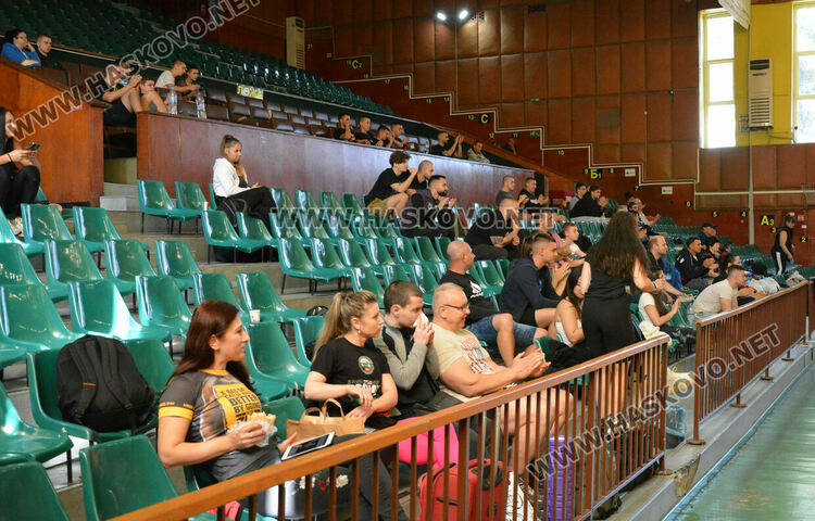 66 състезатели се включиха в шампионата по вдигане от лег