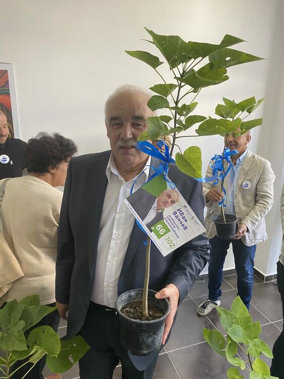 6 кандидати с № 66 за Димитровград представи „Демократична България“