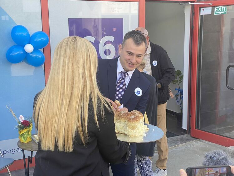 6 кандидати с № 66 за Димитровград представи „Демократична България“