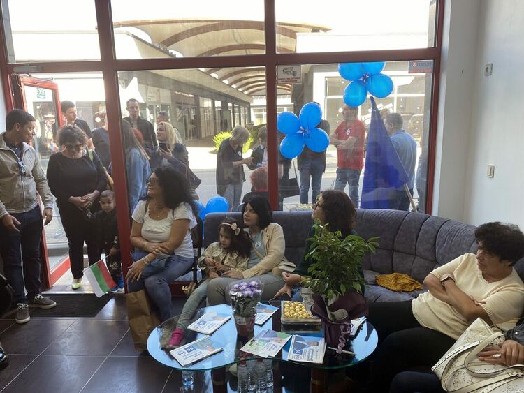 6 кандидати с № 66 за Димитровград представи „Демократична България“