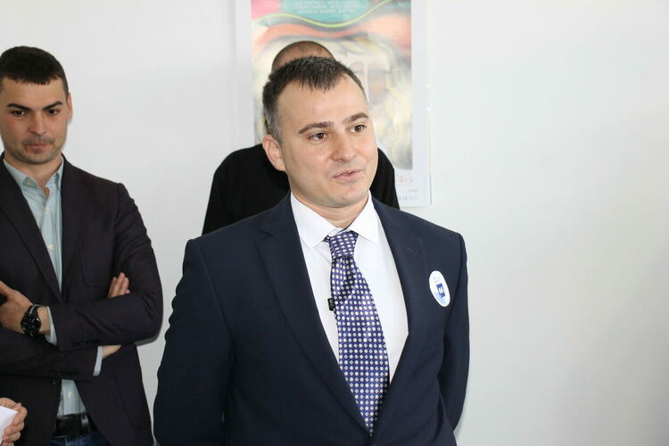 6 кандидати с № 66 за Димитровград представи „Демократична България“