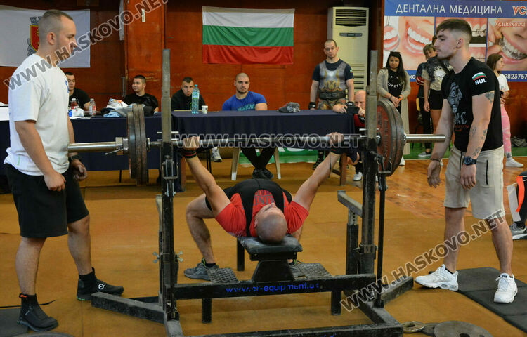 66 състезатели се включиха в шампионата по вдигане от лег
