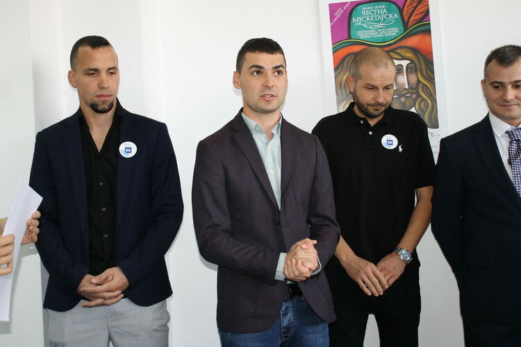 6 кандидати с № 66 за Димитровград представи „Демократична България“