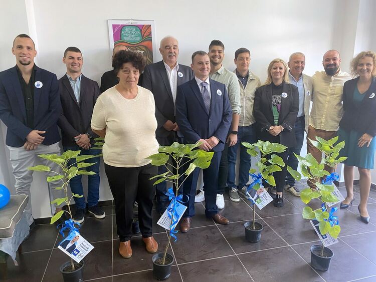 6 кандидати с № 66 за Димитровград представи „Демократична България“