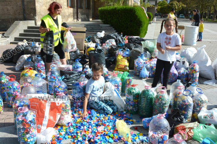 Грамоти за дарителите от Хасково на „Капачки за бъдеще“