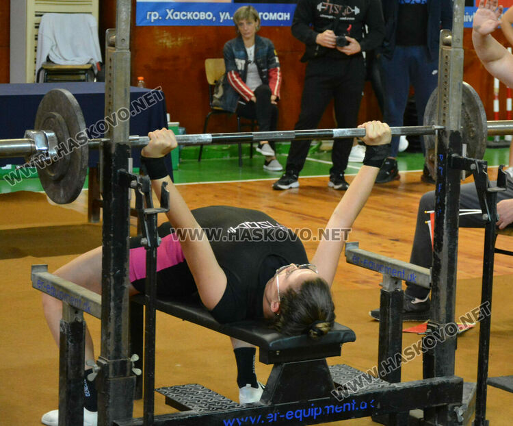 66 състезатели се включиха в шампионата по вдигане от лег