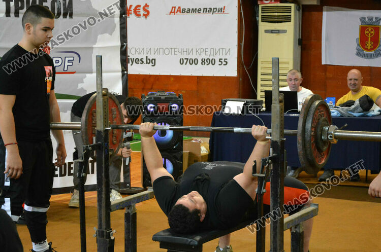 66 състезатели се включиха в шампионата по вдигане от лег