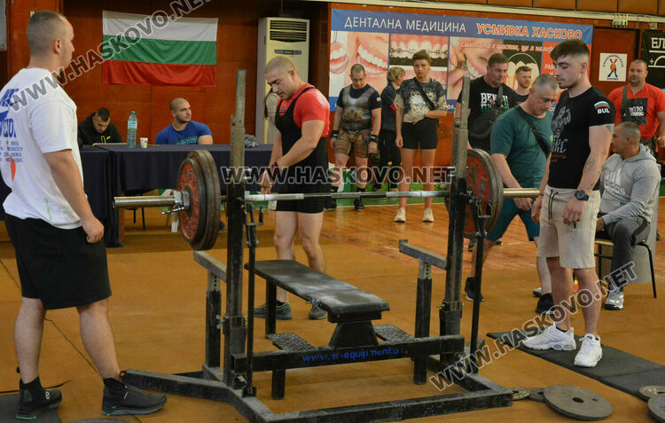 66 състезатели се включиха в шампионата по вдигане от лег