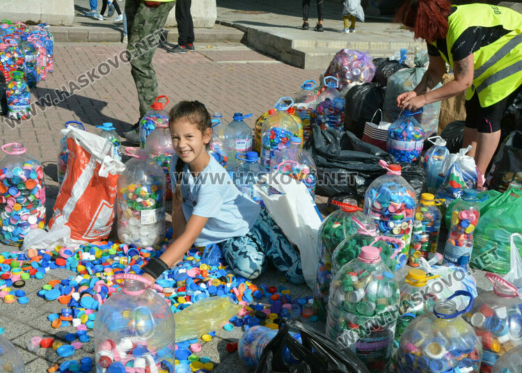 Грамоти за дарителите от Хасково на „Капачки за бъдеще“