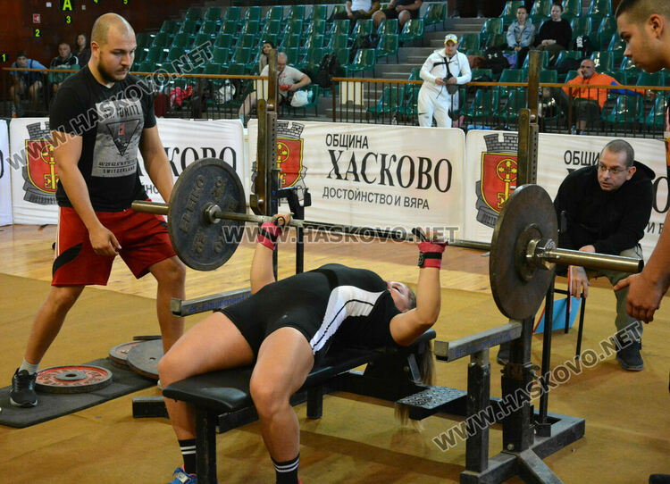66 състезатели се включиха в шампионата по вдигане от лег