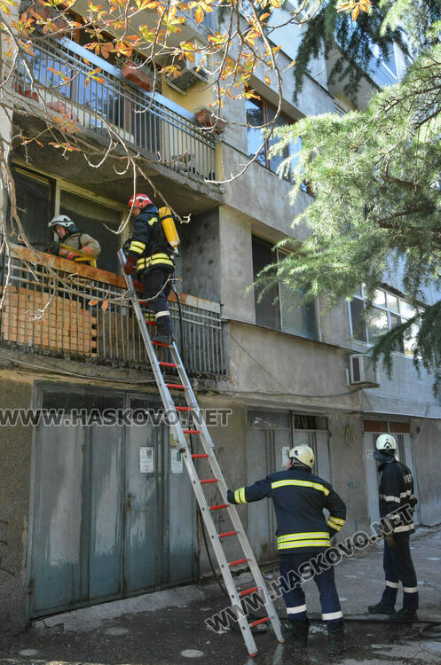 Пожар в необитаем апартамент вдигна на крак два екипа огнеборци