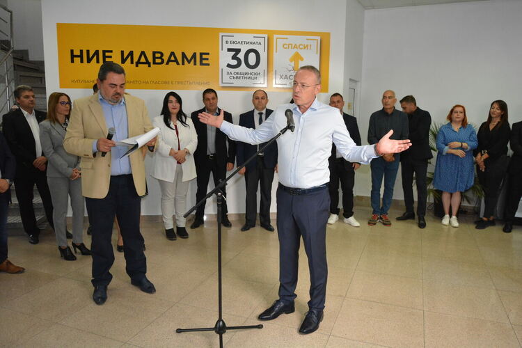 Кандидатите за съветници от „Спаси Хасково“ – „Ние идваме“ с идеи за справяне с пътния трафик и обновления