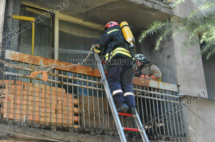 Пожар в необитаем апартамент вдигна на крак два екипа огнеборци