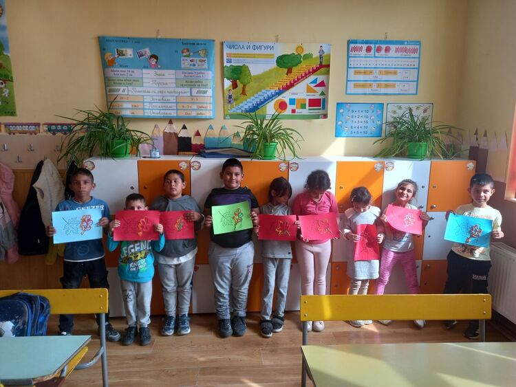 Започнаха занимания за деца под наслов "Ръчичка, торбичка, боичка"