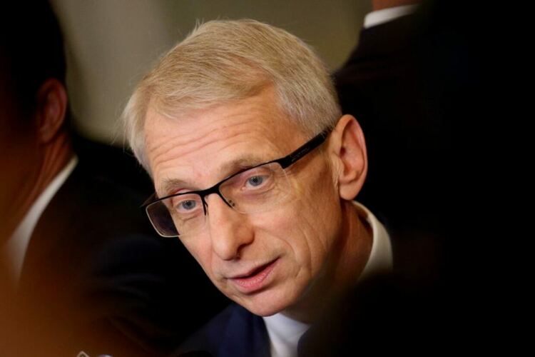 Денков: Парламентарно представени политици ползват трибуната за фашистка пропаганда