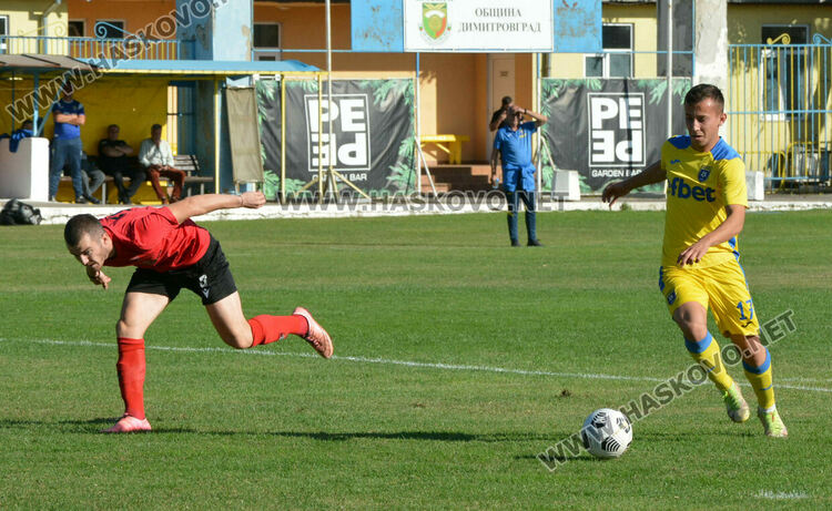 „Димитровград“ и „Саяна Хасково“ с убедителни победи 