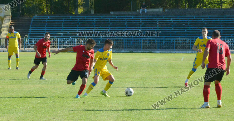 „Димитровград“ и „Саяна Хасково“ с убедителни победи 