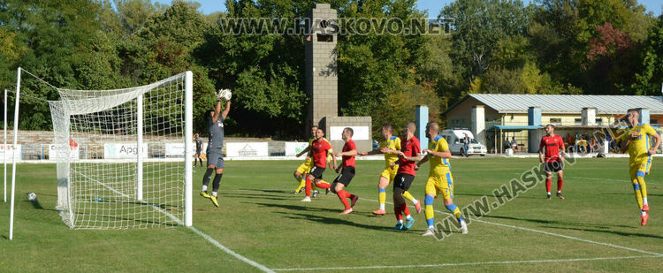 „Димитровград“ и „Саяна Хасково“ с убедителни победи 