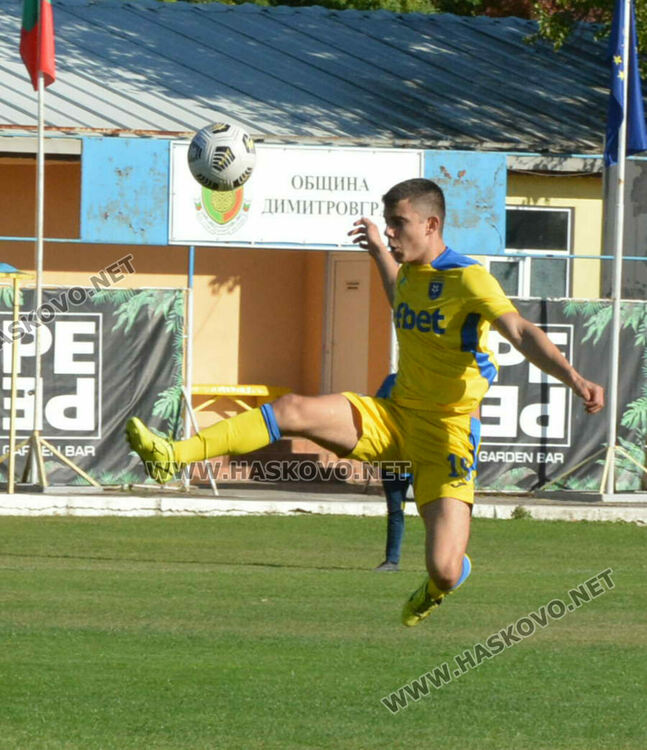 „Димитровград“ и „Саяна Хасково“ с убедителни победи 