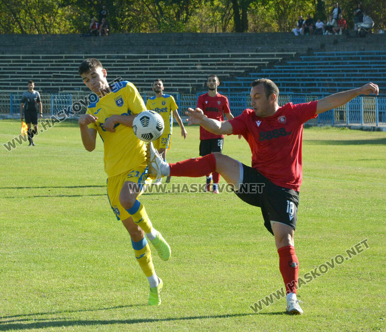 „Димитровград“ и „Саяна Хасково“ с убедителни победи 
