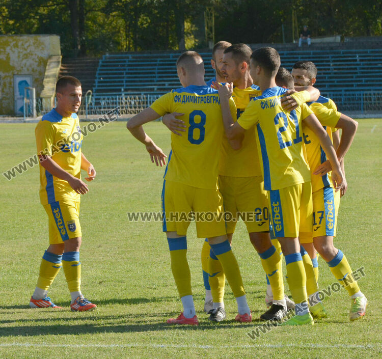 „Димитровград“ и „Саяна Хасково“ с убедителни победи 