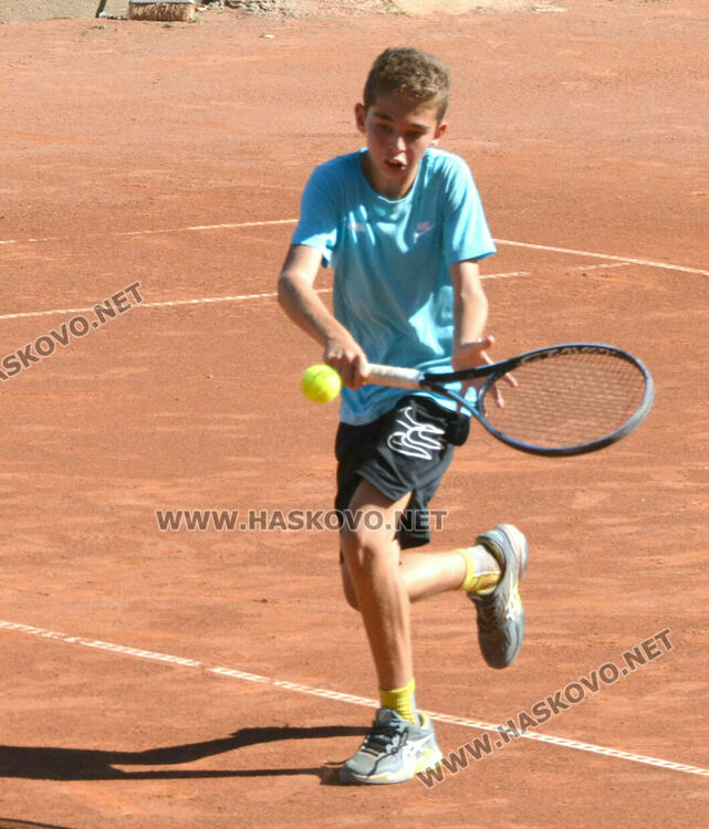 Кристиян Стефанов и Рая Маркова триумфираха на тенис турнир в Хасково