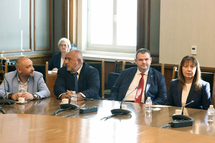 Не трябва да бъдем спокойни, заяви Борисов след председателската среща в НС