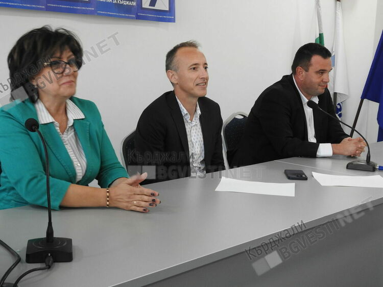   ГЕРБ пред педагози в Кърджали: Образованието е основен приоритет за нас,не делим училищата на общински и държавни