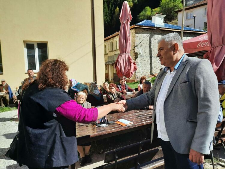 Стефан Сабрутев в с. Мугла: Медали трябва да ви дадат, защото сте останали да живеете тук!