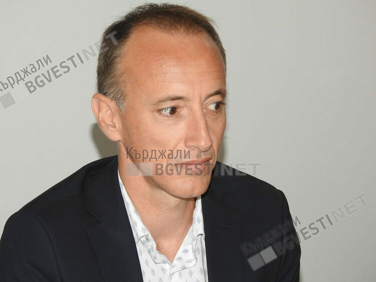   ГЕРБ пред педагози в Кърджали: Образованието е основен приоритет за нас,не делим училищата на общински и държавни