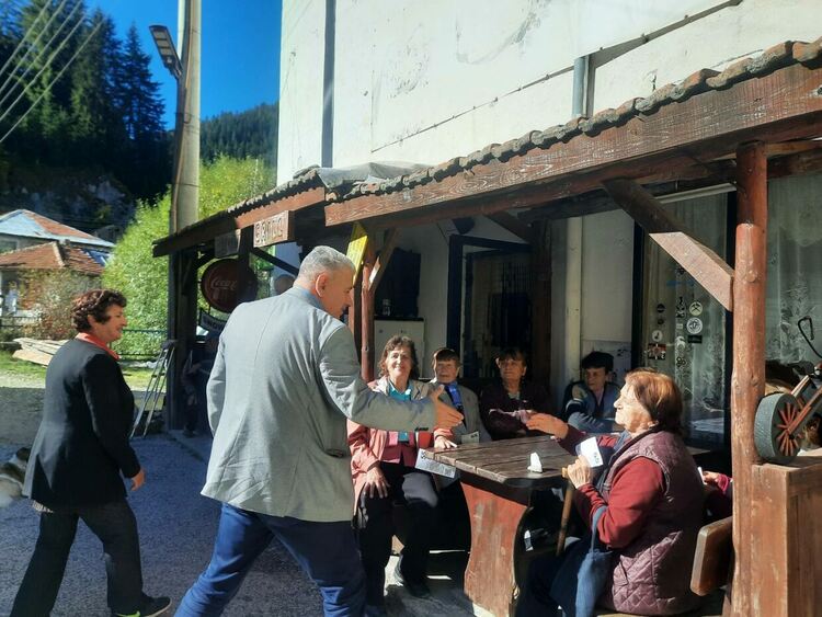 Стефан Сабрутев в с. Мугла: Медали трябва да ви дадат, защото сте останали да живеете тук!