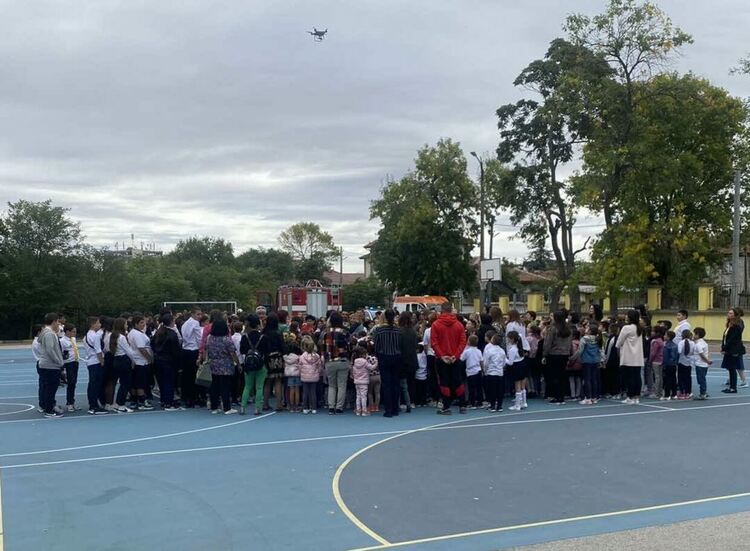 Ученици от харманлийското ОУ „Иван Вазов“ с тренинги за реакция с терористична атака