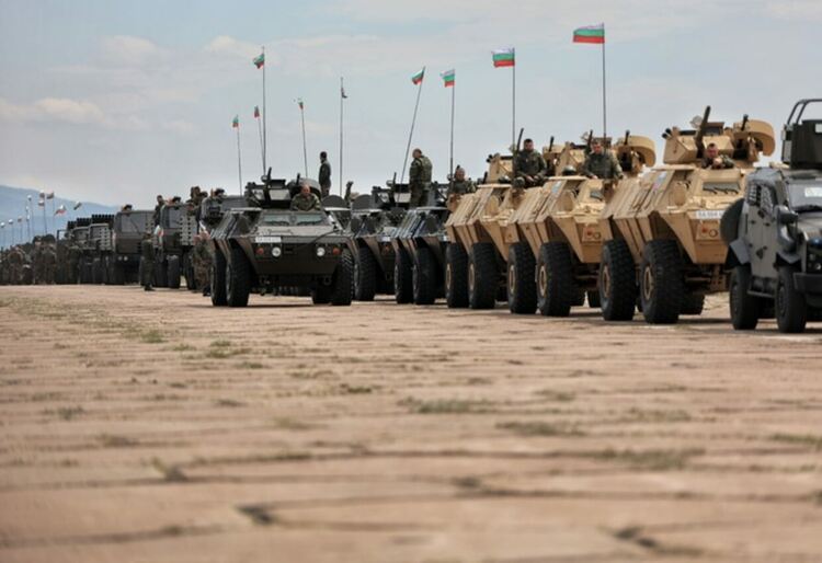 Военна техника и личен състав се придвижват по републиканската пътна мрежа