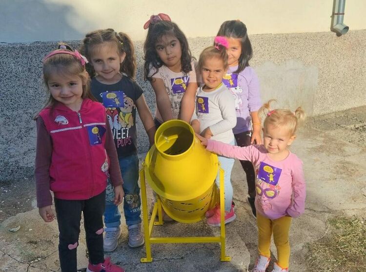 Децата от училище „Паисий“ в Хасково и от с.Стамболийски събират ненужните бутилки в Шишеяди